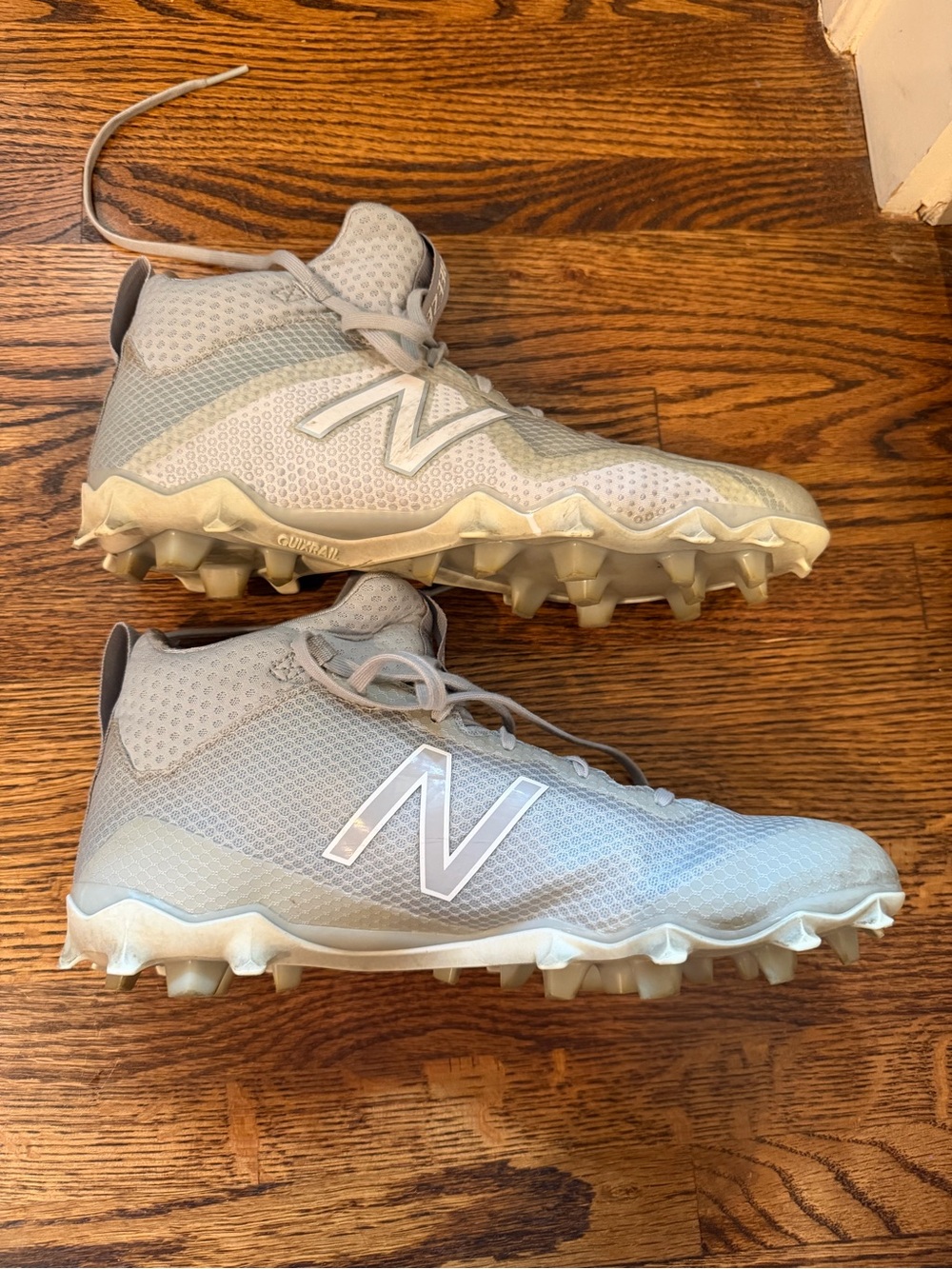New Balance Women’s Light Gray/White Lacrosse Cleats